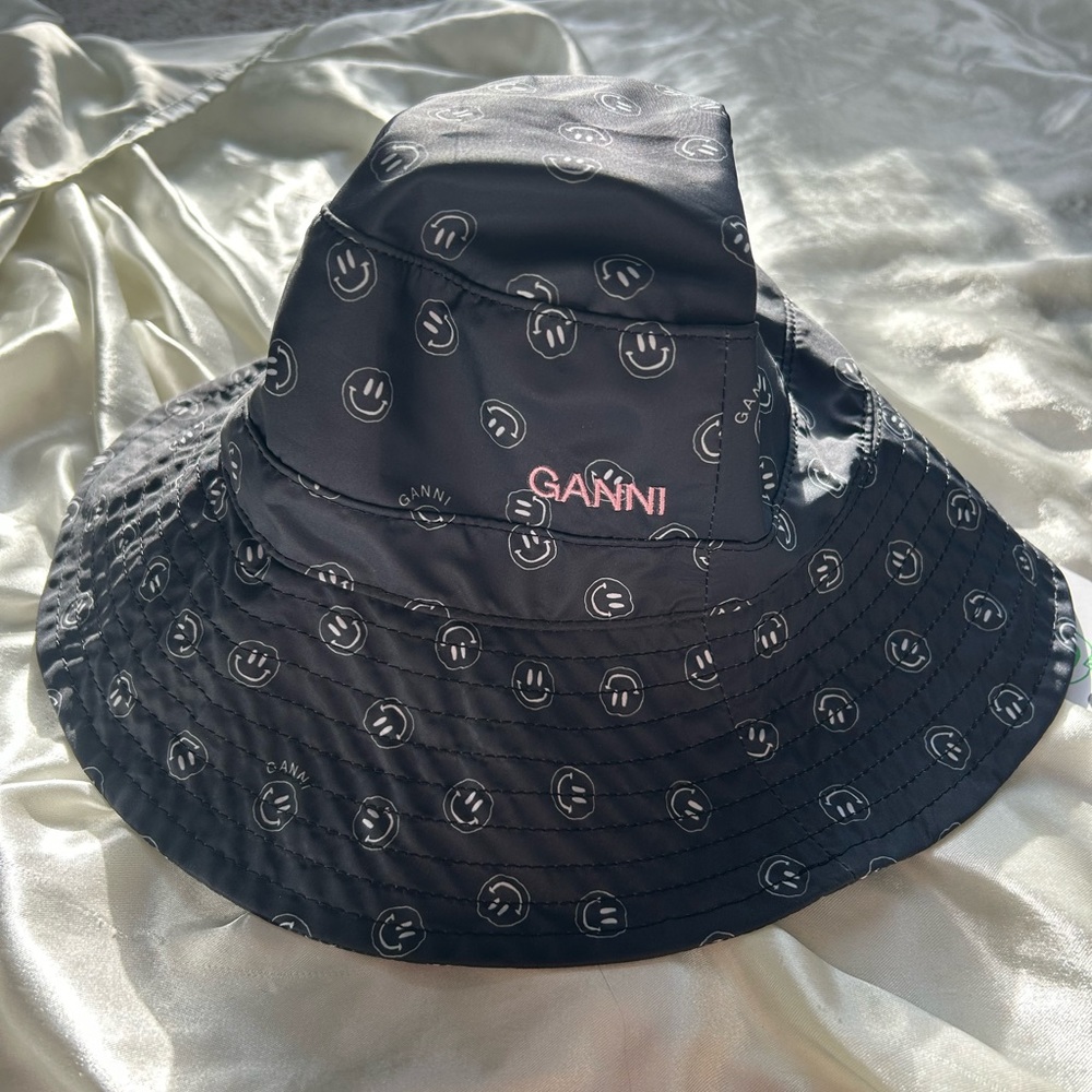 Ganni bucket hat